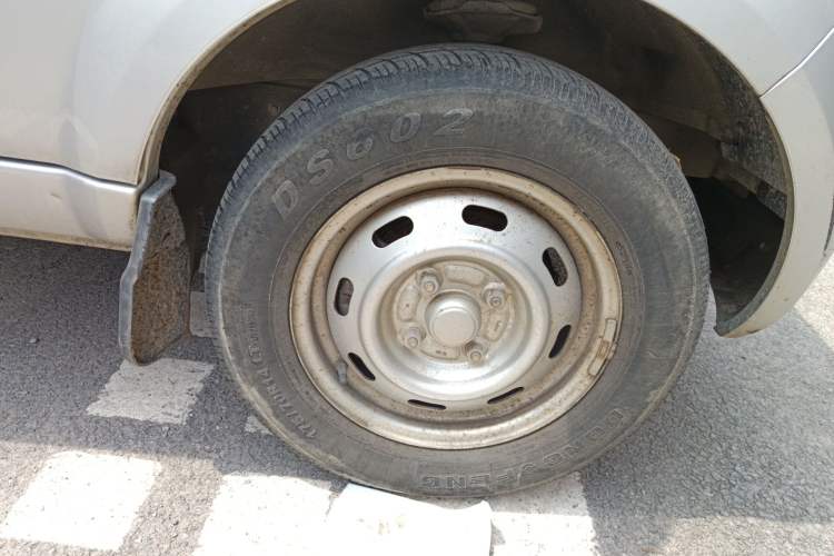 Used BAIC Weiwang 306 2014 1.2L Value Edition Van Comfort Type 5 Seats A12 China IV Emission Standard
