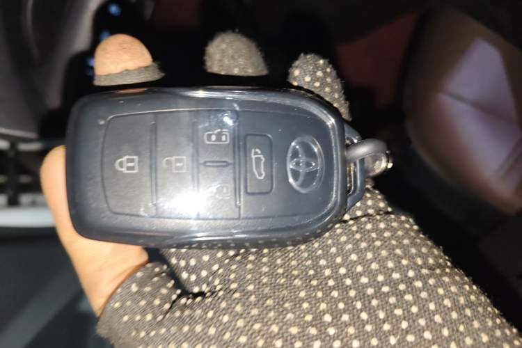 Used Toyota Granvia 2024 2.5L Hybrid Prestige PLUS Four-Wheel Drive Version Vehicle Key