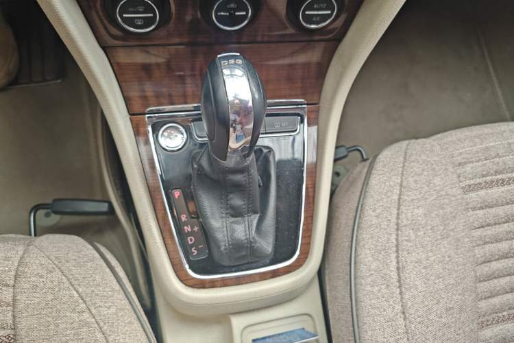 Used Volkswagen Lavida 2013 1.4 TSI DSG Luxury Navigation Edition
