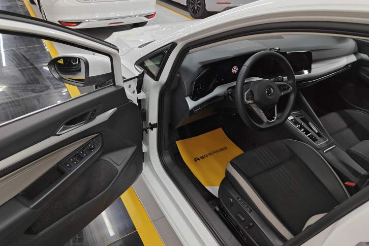 Used Volkswagen Golf 2023 280TSI DSG Pro Driver Seat