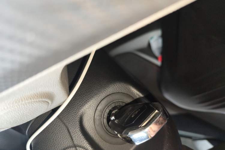 Used SAIC MAXUS Xintu V90 2019 2.0T Manual ZhiDuXing Rear-Drive Single-Tire Extended-Height Roof 7-Seater
