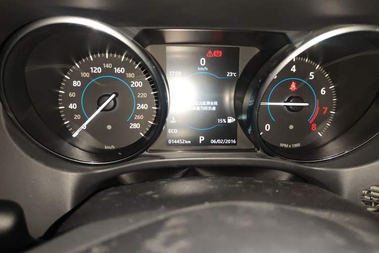 Used Jaguar F-PACE 2016 2.0T Two-Wheel Drive Urban Luxury Edition