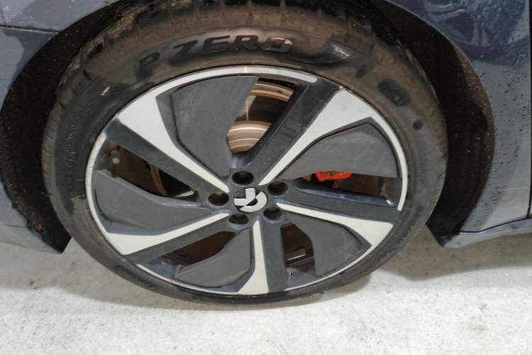Used Nio ET7 2022 100 kWh Right Rear Wheel Hub