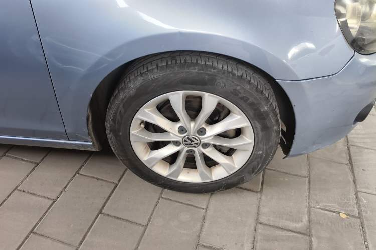 Used Volkswagen Golf 2012 1.4 TSI Automatic Comfort Edition Right Front Wheel Hub