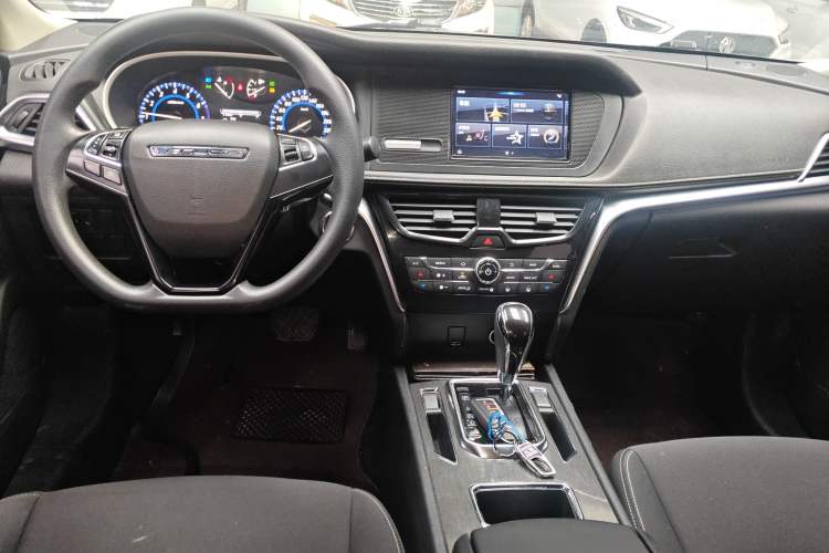 Used Venucia T90 2018 2.0L CVT Smart Connect Fashion Edition China VI Standard
