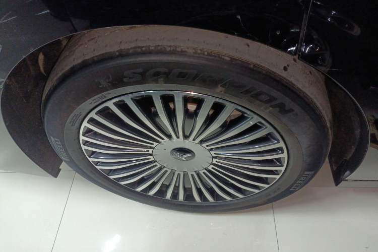 Used VOYAH Dream 2025 PHEV Four-Wheel-Drive Flagship Kunpeng Edition
