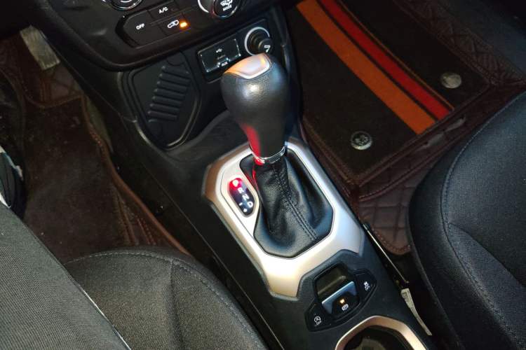 Used Jeep Renegade 2018 Connected Large Screen Version 180T Automatic Kinetic Edition+