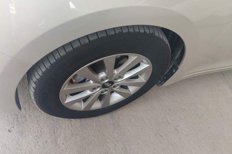 Used Hyundai Mistra 2014 1.8L Automatic Smart GLS Left Front Wheel Hub