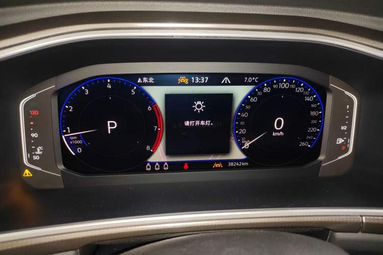 Used Volkswagen T-ROC 2023 300TSI DSG Two-Wheel-Drive Chen Guang Edition
