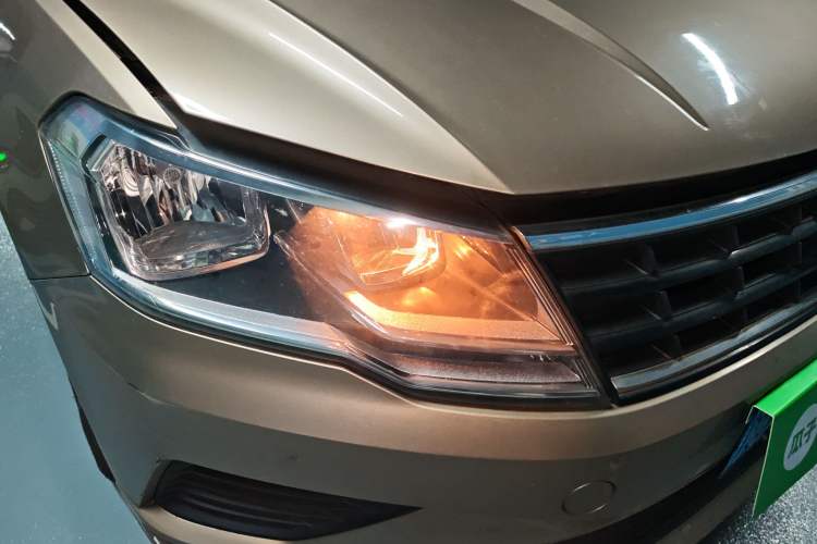 Used Volkswagen Jetta 2017 1.5L Automatic Fashion Model Right Front Headlight