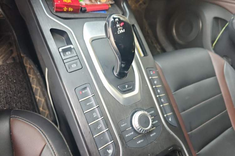 Used Wey VV5 2020 1.5T Two-Wheel Drive Smart Pioneer Gear Lever