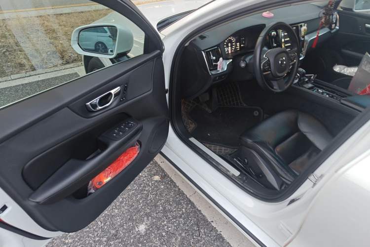 Used Volvo S60 2020 T4 Zhiyi Luxury Edition
