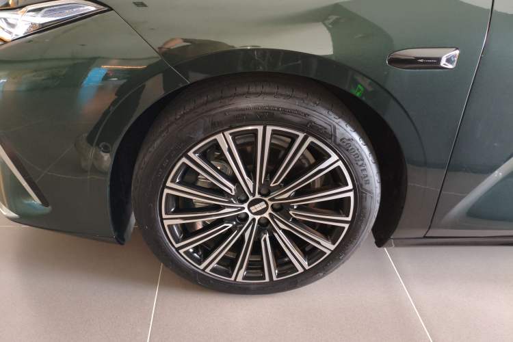 Used Geely Galaxy 8 2025 130km EM-P Starship Edition Left Front Wheel Hub