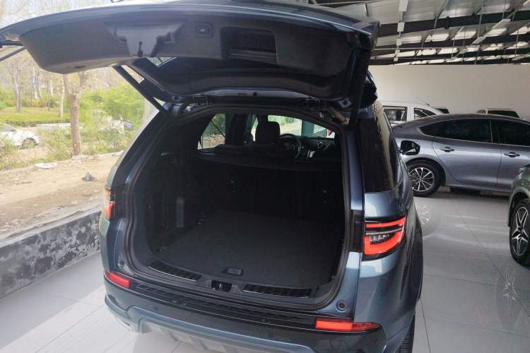 Used Land Rover Discovery Sport New Energy 2021 P300e Performance Tech Edition Trunk