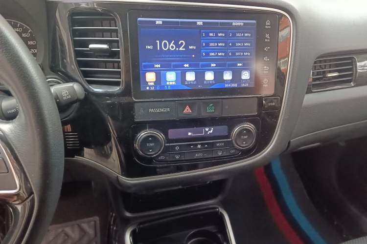 Used Mitsubishi Outlander 2017 2.0L Two-Wheel Drive Glory Edition 5 Seats Audio And AC Panel