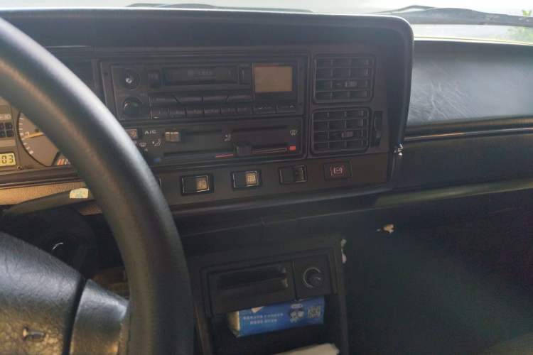 Used Volkswagen Santana  Audio And AC Panel