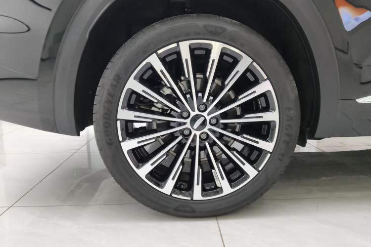 Used Geely Auto Monjaro L 2025 Dongfang Yao 2.0TD Automatic Lanxing Edition Right Rear Wheel Hub