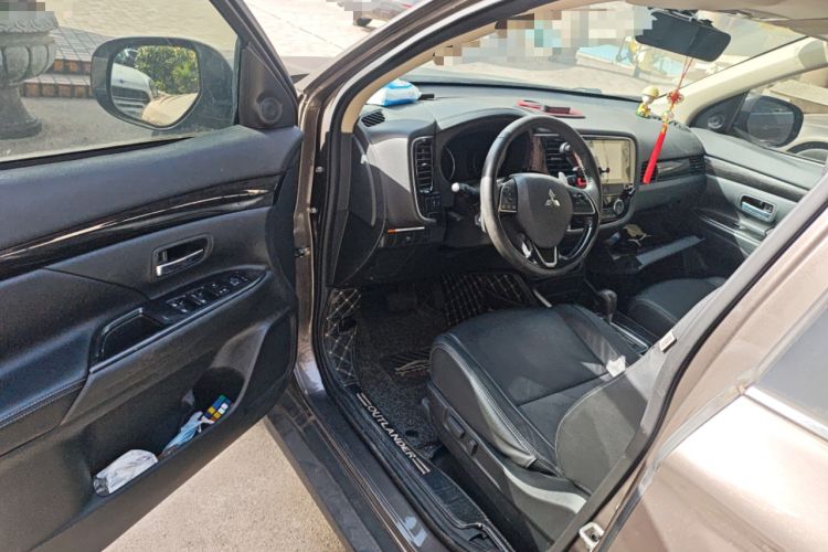 Used Mitsubishi Outlander 2018 2.4L 4x4 Elite Edition 5 Seats Driver Seat