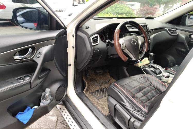 Used Nissan X-Trail 2014 2.0L CVT Comfort Edition 2WD Driver Seat