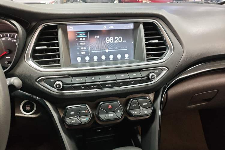 Used GAC Trumpchi GS4 2016 235T G-DCT Luxury Edition Audio And AC Panel