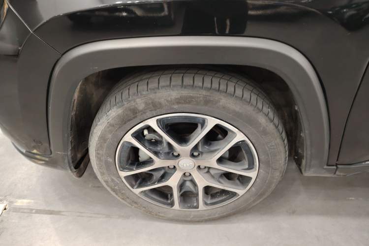 Used Jeep Grand Commander 2022 2.0T Four-Wheel Drive Luxury Edition Left Front Wheel Hub