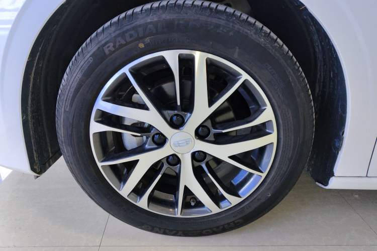 Used Geely Auto Emgrand 2023 4th Generation Champion Edition 1.5L CVT Luxury Model Left Front Wheel Hub