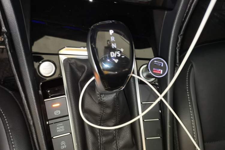 Used Volkswagen Sagitar 2021 280TSI DSG Excellence Edition Gear Lever