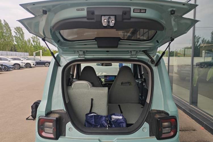 Used Geely Galaxy Panda 2023 Panda Mini 200km Endurance Bear Trunk