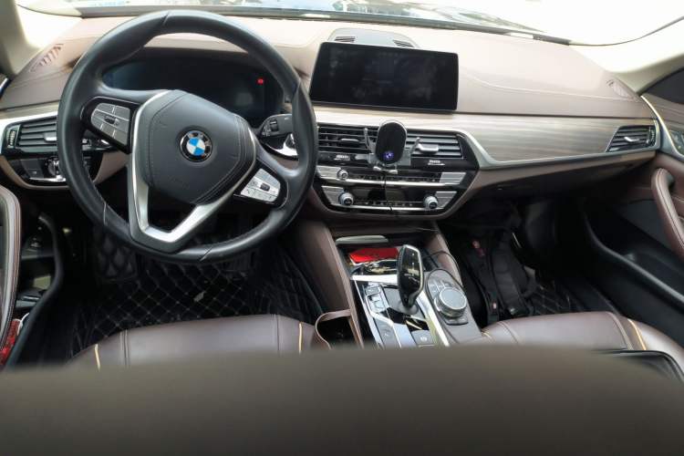 Used BMW 5 Series New Energy 2020 Mileage Upgrade Version 530Le Luxury Package Center Console