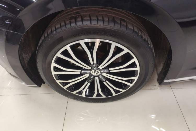 Used Volkswagen Phideon 2019 380TSI Two-Wheel Drive Business Edition China VI Standard
