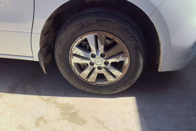 Used FORTHING Lingzhi PLUS 2023 2.0L Manual Luxury CNG 7-Seater Right Front Wheel Hub