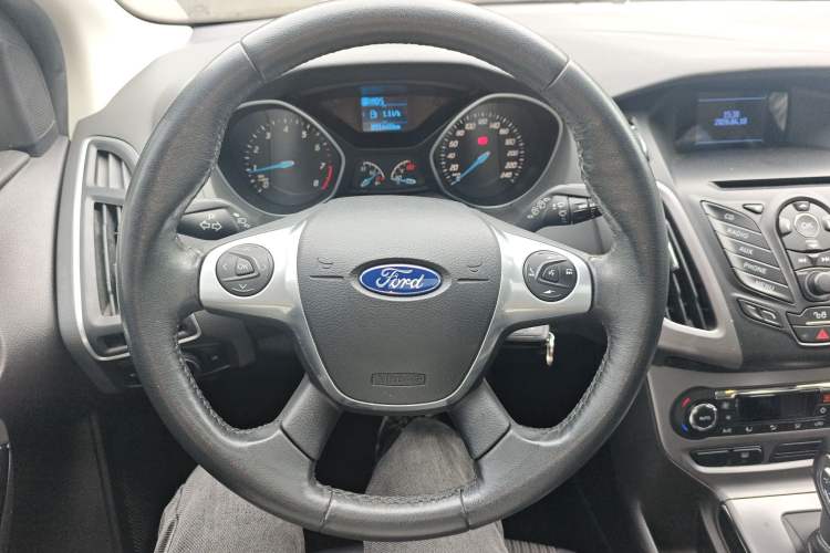 Used Ford Focus 2012 Hatchback 1.6L Automatic Fashion Edition Steering Wheel