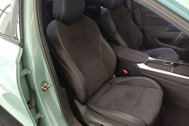 Used Volkswagen Passat 2025 Pro 380TSI Starry Dragon Luxury Edition
