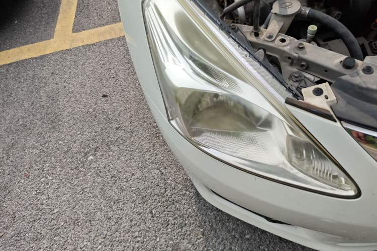 Used Nissan Tiida 2011 1.6L CVT Smart Version Right Front Headlight