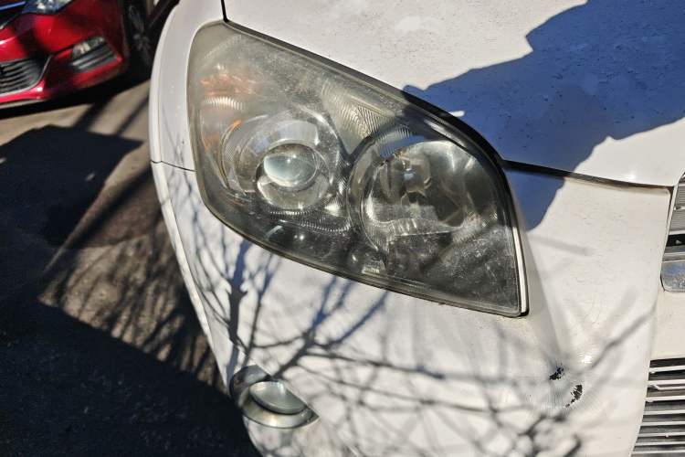 Used Toyota RAV4 2012 Luxurious 2.4L Automatic 4x4 with Stylish Features
