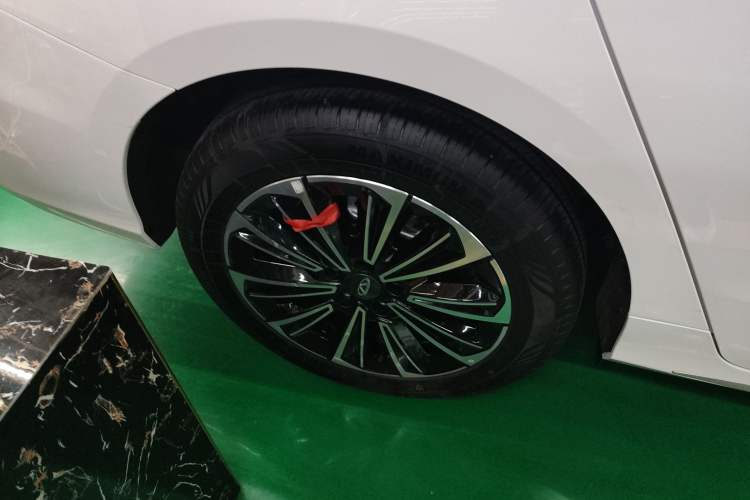 Used Chery Fengyun A8 2025 Model 70km Standard Version