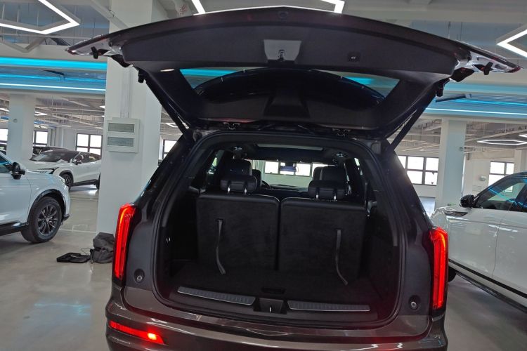 Used Cadillac XT6 2022 2.0T 7-Seater Four-Wheel-Drive Luxury Version Trunk