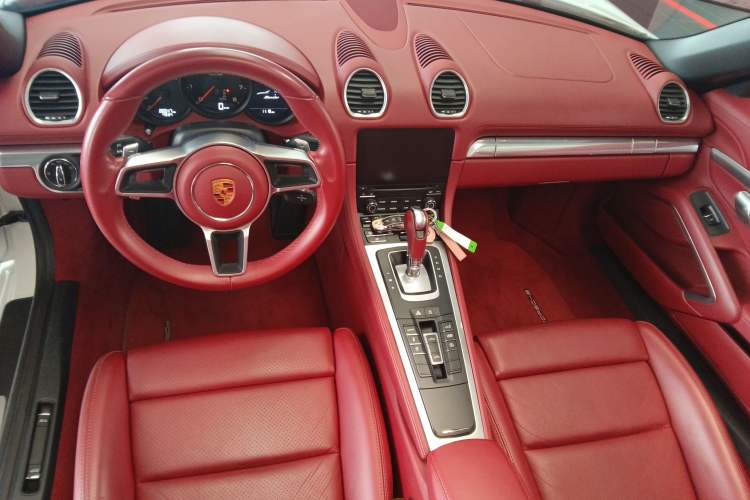 Used Porsche 718 2022 Boxster 2.0T Center Console