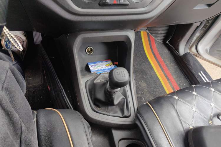 Used Wuling Hongguang V 2022 1.5L Jingqu Version Hydraulic Power Steering LAR