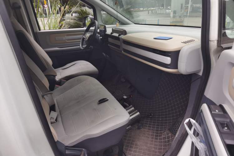 Used SAIC MAXUS Dana V1 2024 V1 Short Wheelbase Low-Roof Multi-Function Version (51 kWh) Left Rear Seat