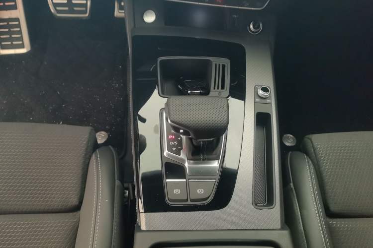 Used Audi Q5L Sportback 2025 quattro 45th Anniversary Edition 40 TFSI Luxury Model
