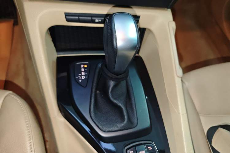 Used BMW X1 2010 sDrive18i Luxury Model Gear Lever