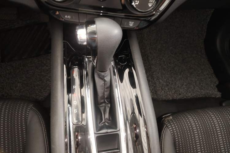 Used Honda Vezel 2016 1.8L CVT Front-Wheel Drive Pioneer Edition Gear Lever