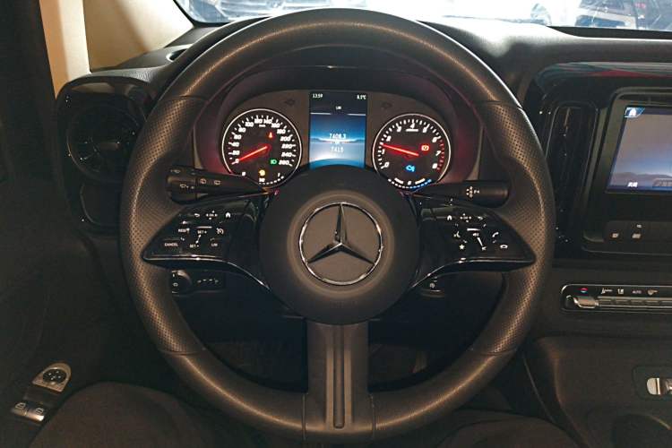 Used Mercedes-Benz Vito 2024 2.0T Elite Version 7 Seats