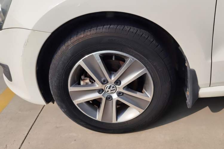 Used Volkswagen Polo 2013 1.4L Manual Fashion Edition Left Front Wheel Hub