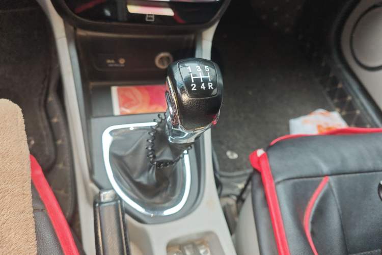 Used JAC Heyue 2014 1.5L Manual Luxury Version China IV Standard
