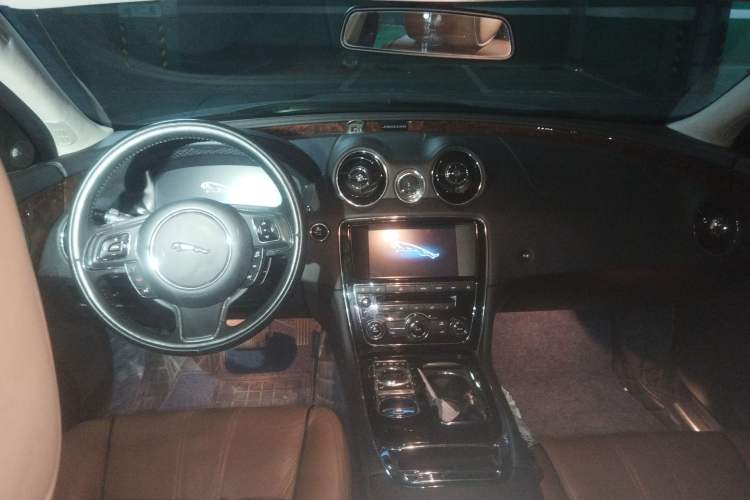 Used Jaguar XJ 2014 XJL 3.0 SC Two-Wheel-Drive Panoramic Business Edition
