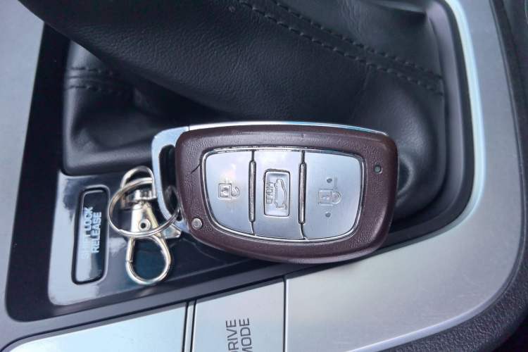 Used Hyundai Elantra (6th Generation / Lingdong) 2016 1.6L Automatic ZhiXuan – Elite Version
