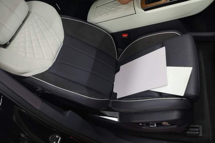 Used Hongqi E-HS9 2021 460 km Range Flagship Edition Six-Seater
