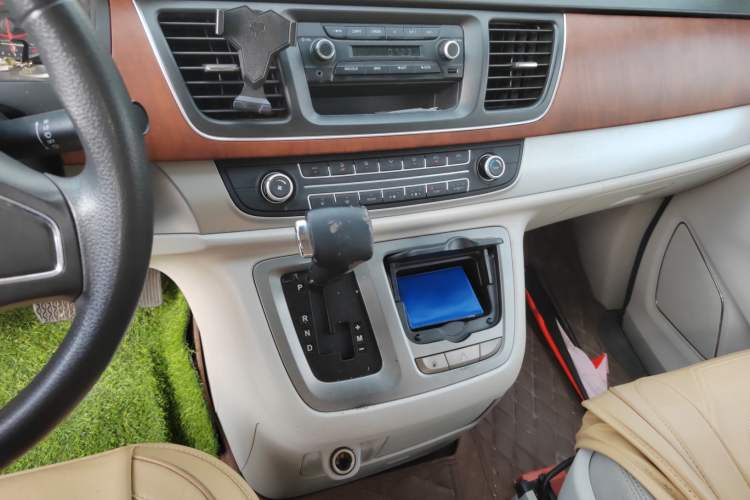 Used SAIC MAXUS G10 2014 2.0T Automatic Elite Edition Audio And AC Panel